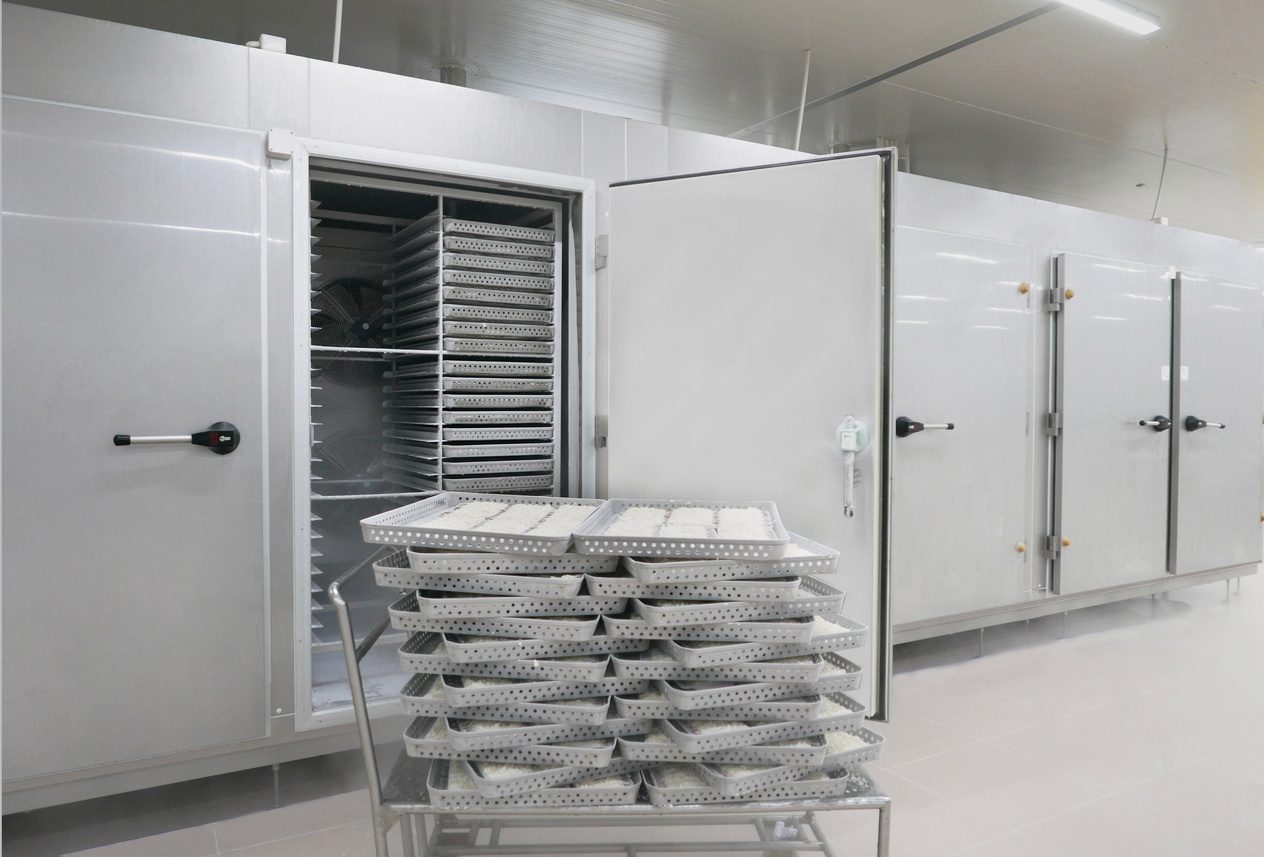 GLORY quick air blast freezer with trolley racks