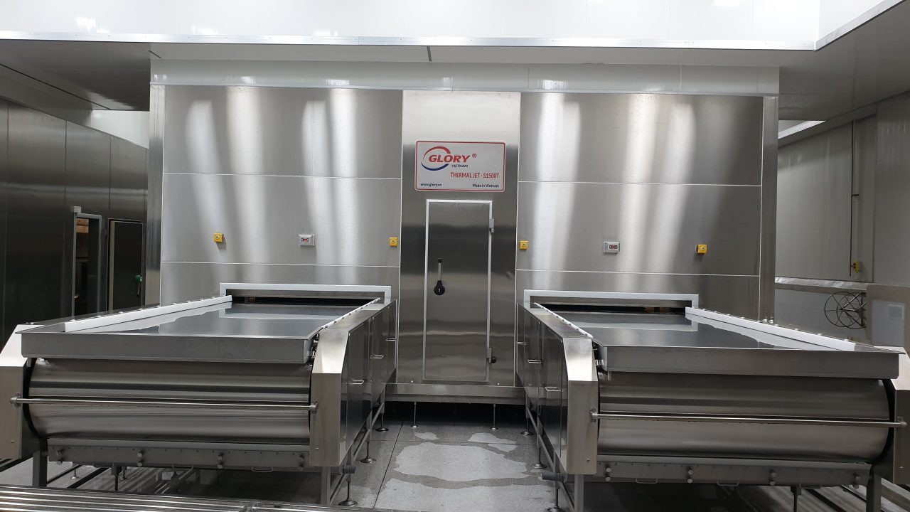 Seafood processing plant with two freezing lines
